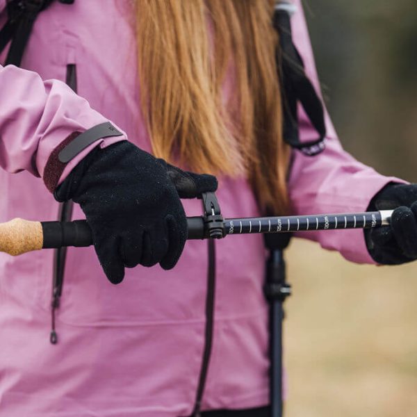 nő tartja az expedition pro botot