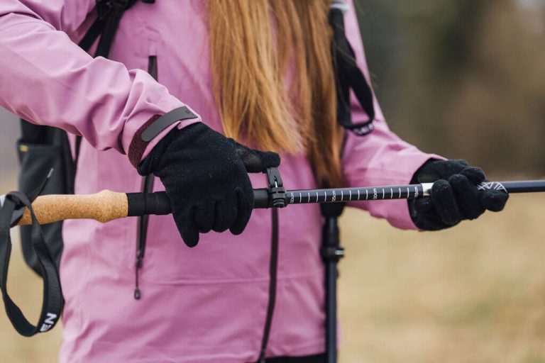 nő tartja az expedition pro botot